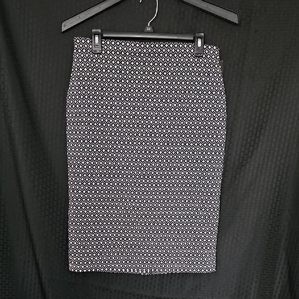 Elegant Black And White Geometric Pattern Pencil Skirt